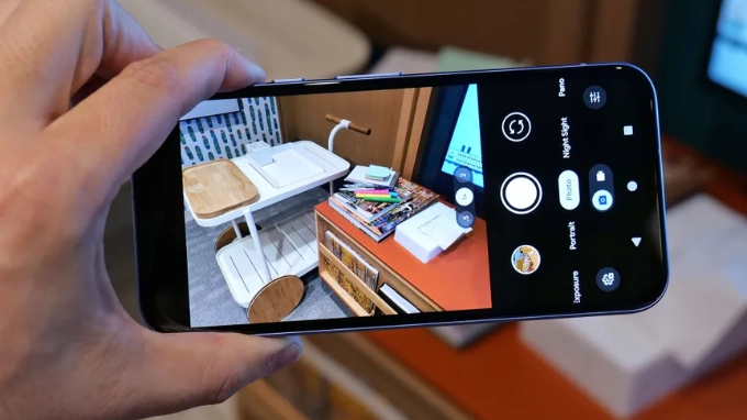 Camera Pixel 8 Pro ghi lại khoảnh khắc với màu sắc sống động, chi tiết sắc nét, đặc biệt trong điều kiện thiếu sáng.